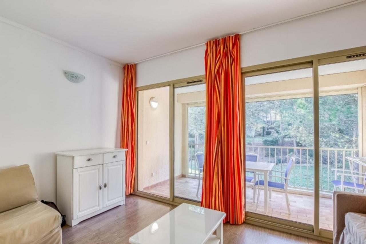 Apartment Flat With Swimming Pool Near The Sanary-sur-Mer